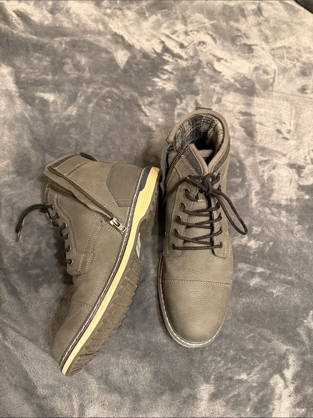 Buckle Men's Gray Chukka Boots with Tan Accent